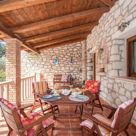 Stone Edge Homestead וילה