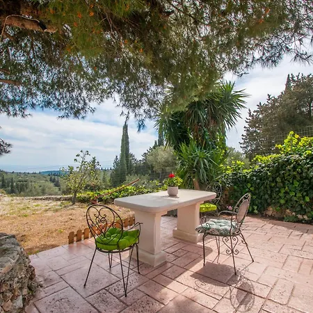 Stone Edge Homestead 빌라 Agios Leon