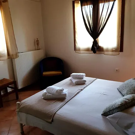 Stone Edge Homestead 빌라 Agios Leon