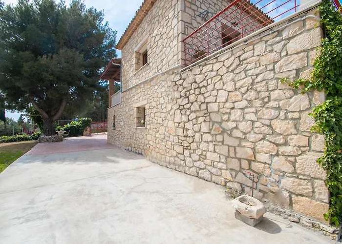 Stone Edge Homestead * Ájosz Léon